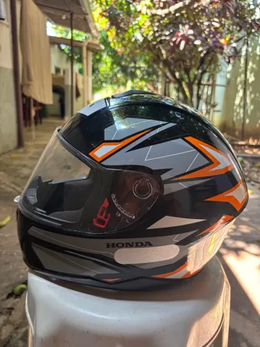 Vendo capacete Honda zerado!!!