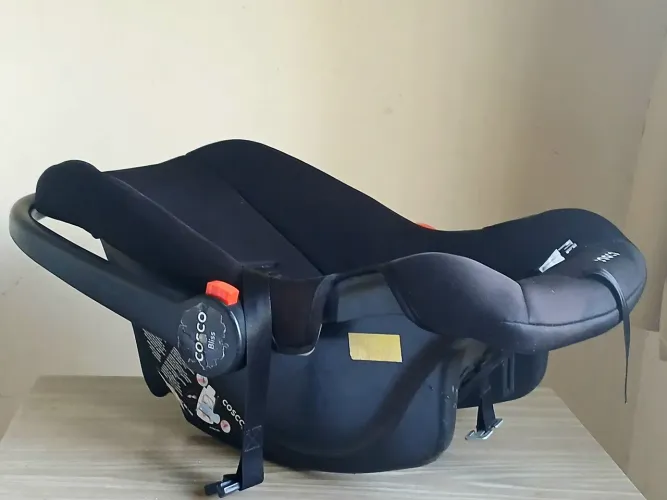 Cadeirinha Bebê Conforto semi nova cosco