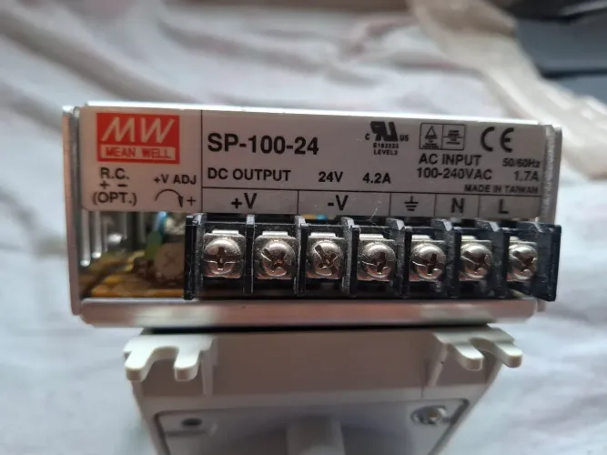 Fonte chateada MEAN WELL SP-100-24 100-240VAC / 24V