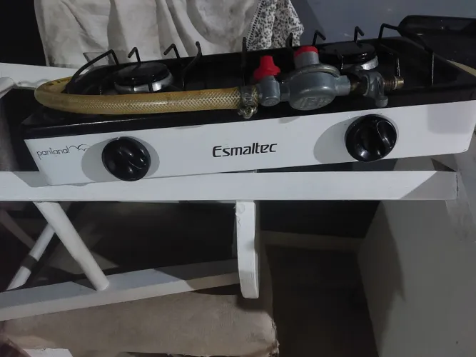 Vende-se  2 fogões. 