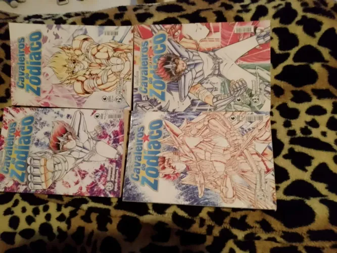 Mangá Cavaleiros do Zodíaco Sant Seiya volumes 28-29-30 e 33.