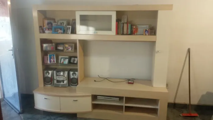 Estante de sala