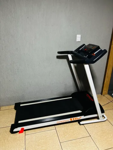 Esteira Athletic P/110kg (Bi Volts)