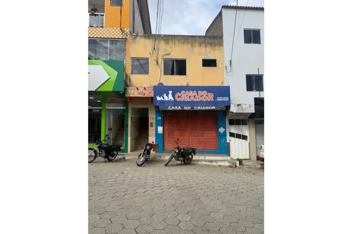 Invista em Prédio Comercial no Coração de Araçuaí