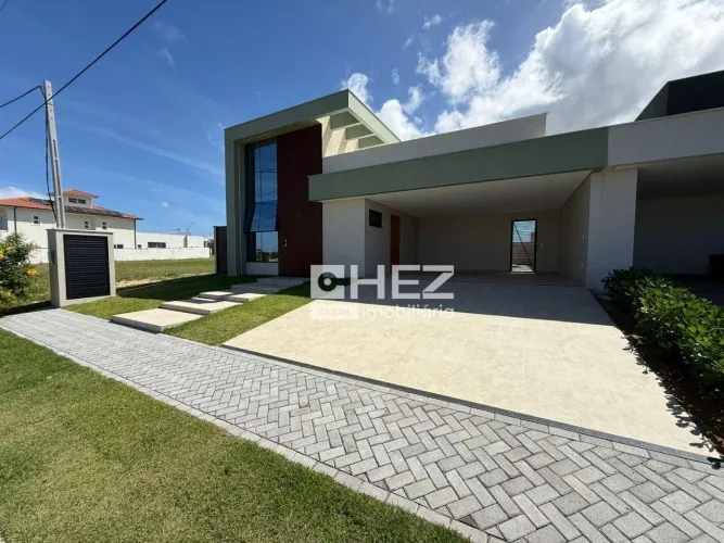 Casa Alto Padrão no Alphaville com 3 Suítes, Piscina Aquecida e Garagem para 4 Carros