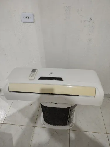 Ar condicionado Eletrolux 9.000 BTUS gás recolhido manutenção feita