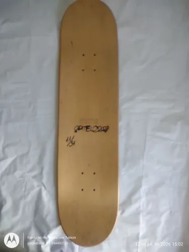 Shape SK8 "Bull of the year" (Red Bull). Edição única, exclusiva e limitada. MARFIM