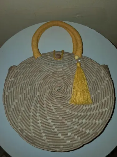 Bolsa redonda artesanal de palha