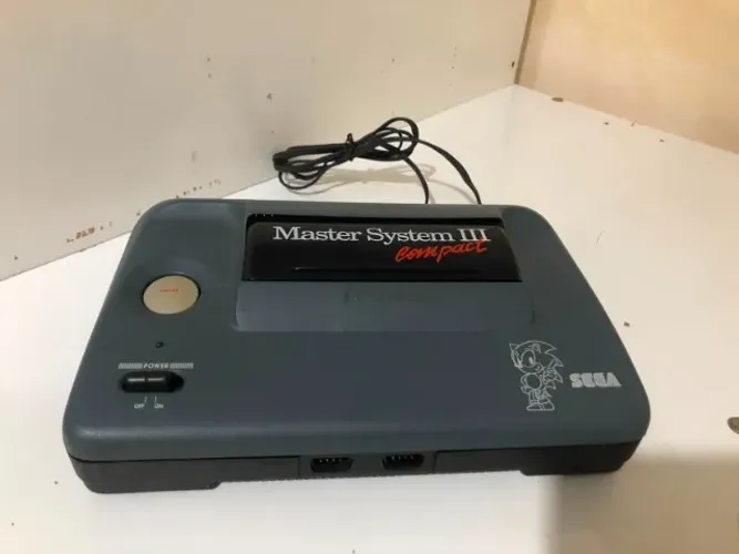 Master System 3 Compact com AV Mode e Power Light Mod funcionando em bom estado!