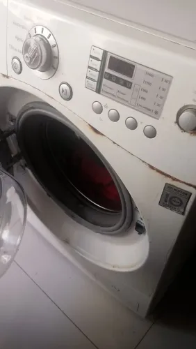 Profissional com CREA ou técnico em mecânica