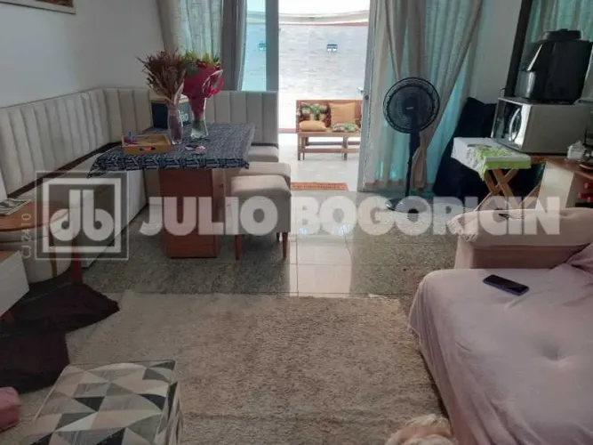 Casa em Condomínio : / Residencial / São Francisco