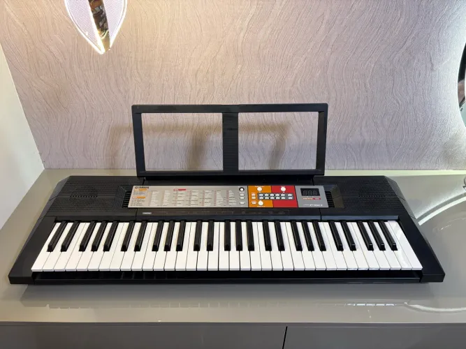 Teclado Yamaha PSR-F50 + Capa B.A.S.E | Excelente Estado