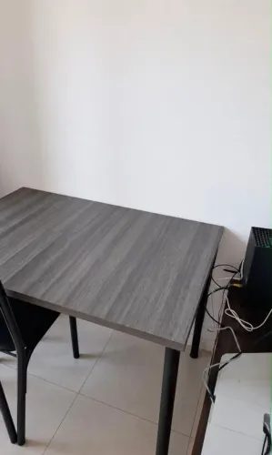 Mesa com 2 cadeiras
