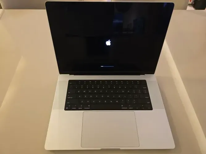 MacBook MAX M4 48GB 1TB 16 Pole - Garantia Apple 11/07/2027 - 29 Ciclos Bateria 100%