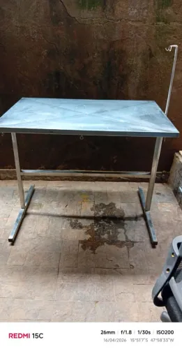 Mesa de inox para procedimentos