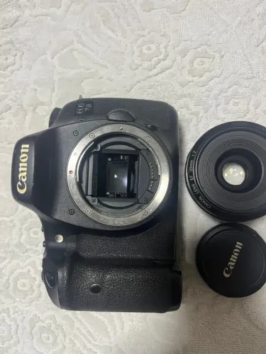 Canon EOS 7D é uma DSLR profissional robusta