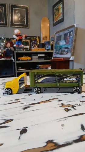 Caminhão Hotwheels HWR Racing da Mattel