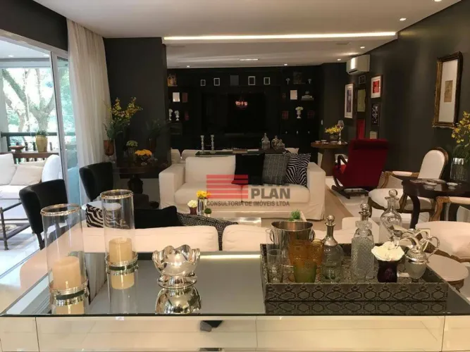 Apartamentos para venda com 234m², 3 quartos sendo 3 suítes na Zona Sul em Moema, São Paul