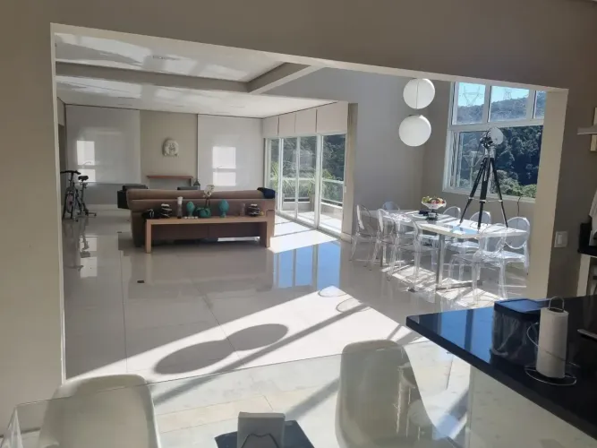 Casa para locação, 3 suítes, piscina, no Condomínio Suíça da Cantareira Serra da Cantarei