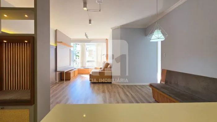 Apartamento mobiliado, 3 quartos, 1 vaga na Trindade!