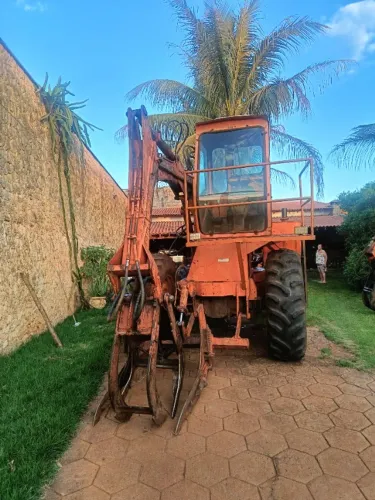 Carregadeira de cana bm100 Santal tração Carraro 
