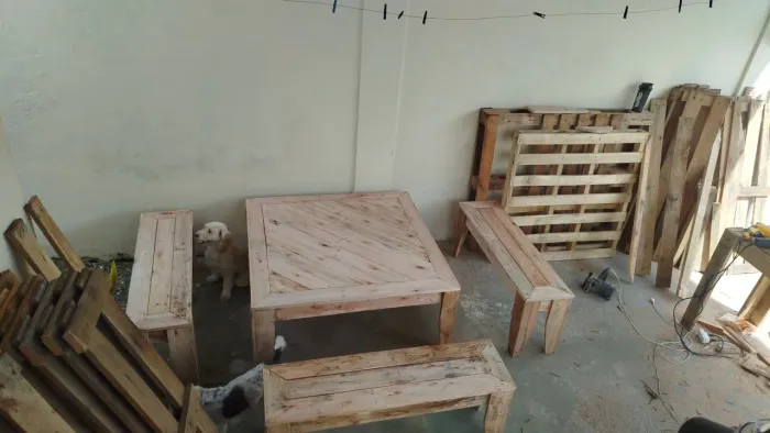 Mesa de centro ou jantar com 4 bancos