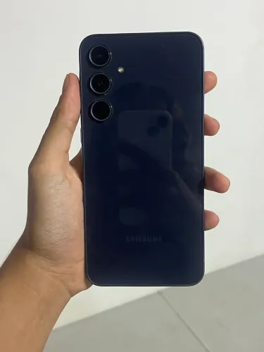 Vende- se celular samsung a35 seminovo