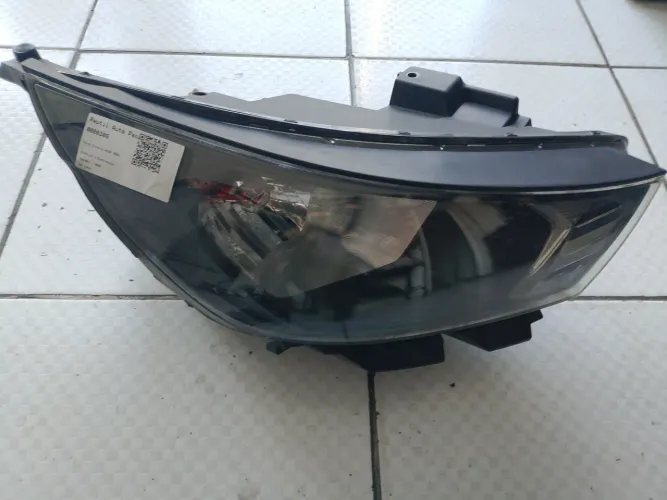 Farol lado direito Hiunday HB20.