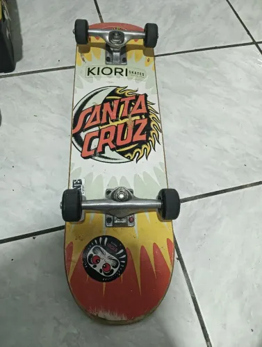 Skate Profissional Santa Cruz semi-novo usado pouco