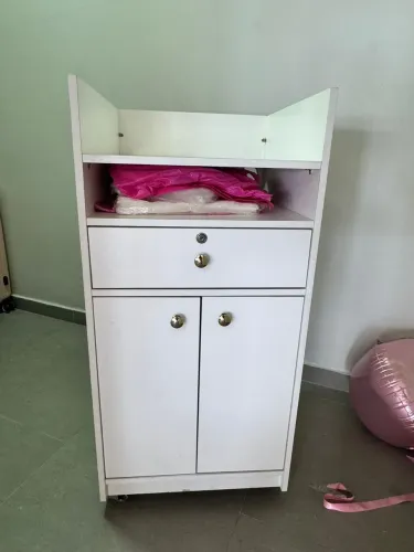 Balcão  / Caixa em MDF Branco com rodinhas