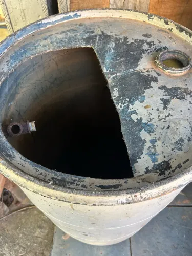 Vendo tambor de plástico 200 litros 