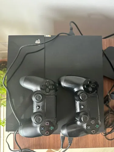 PS4 Fat + 3 controles + gran turismo 7 + Naruto Shippuden: Ultimate Ninja Storm 4