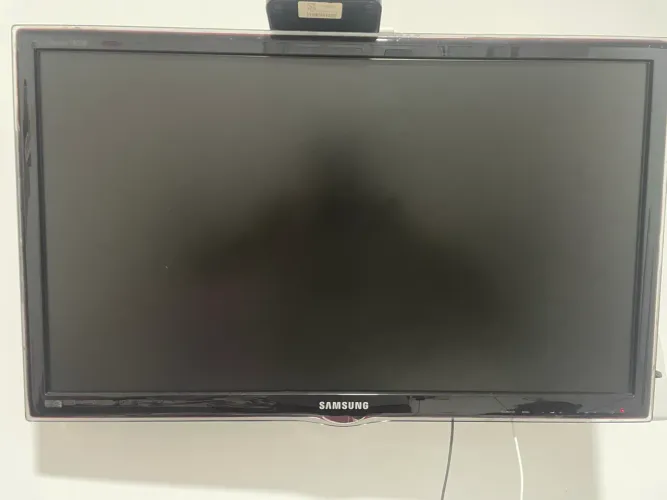 TV 32? LCD ( não é Smart)