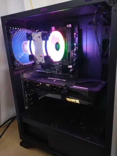PC gamer RX7600