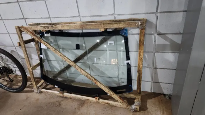 Vendo parabrisa pra montana, agile