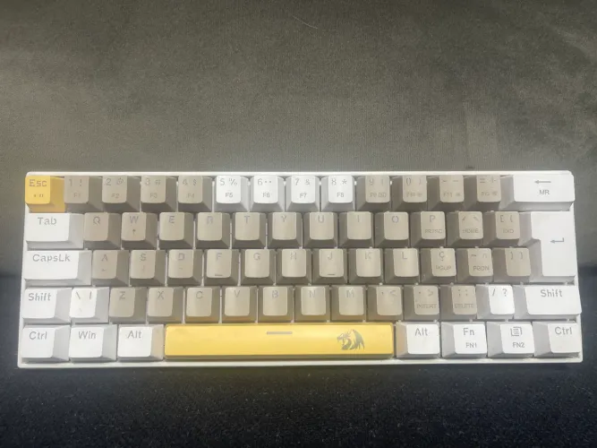 Teclado Redragon mecânico 60%