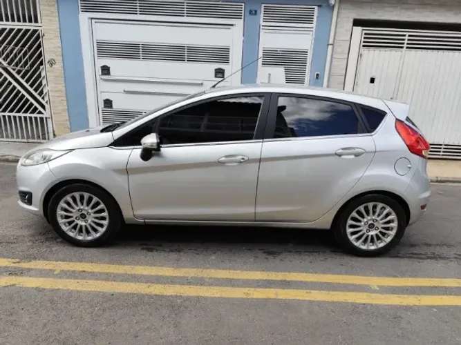 Ford Fiesta Titanium 1.6 16V Flex Mec. 2015