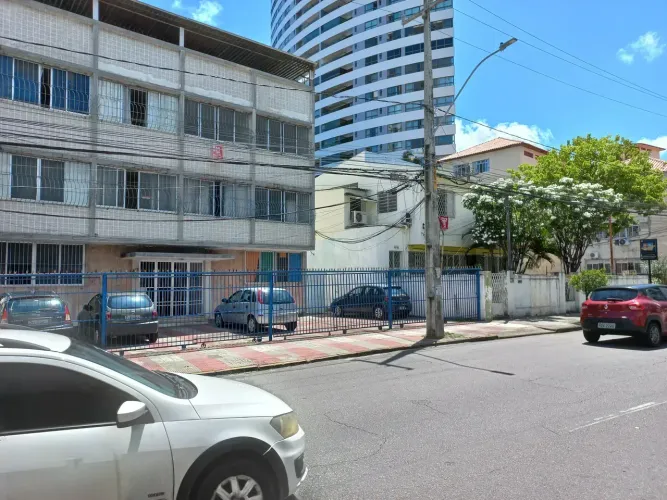 PRÉDIO RESIDENCIAL À VENDA NA RUA CONDE DE IRAJÁ.