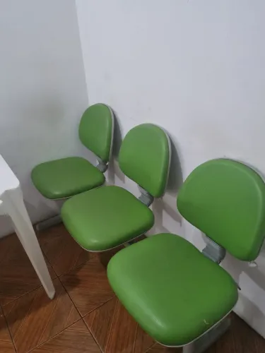 Vendo cadeira longarina 3 lugares 