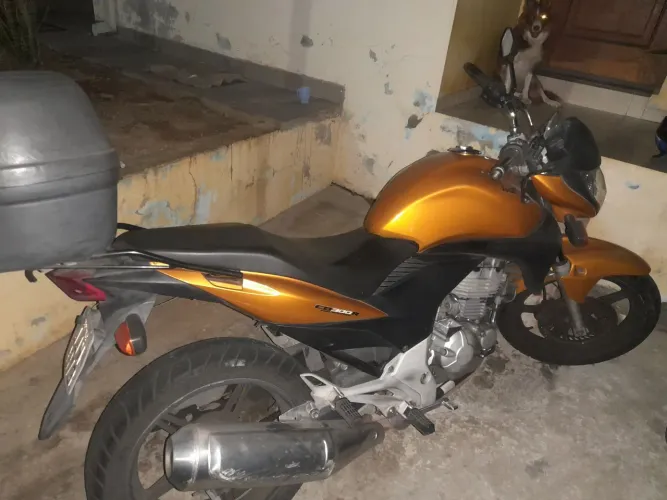 Cb 300 dourada muito bom estado