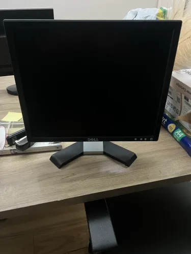 Vende-se monitor 17 polegadas, em boa condição, com cabo de energia