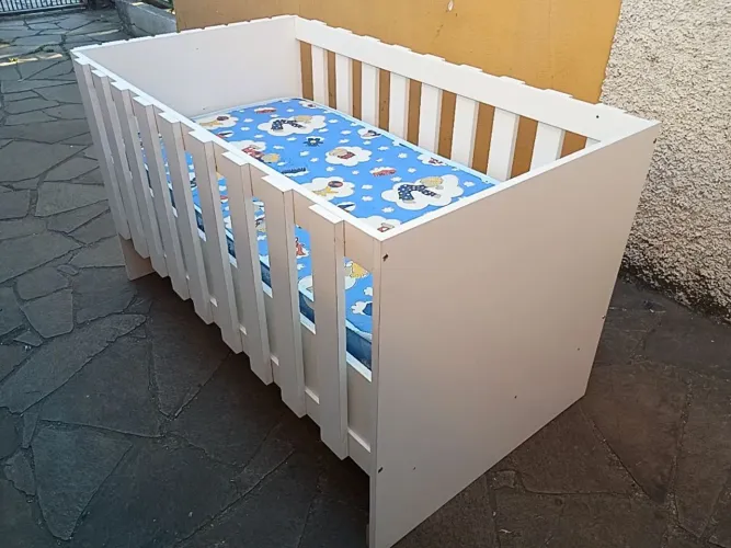 Berço Em MDF 2cm, em excelente estado, com entrega grátis em Caxias. *