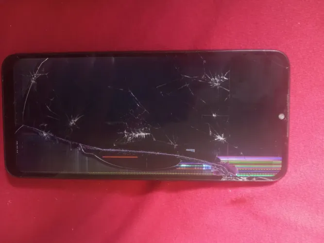 POCO C40 64GB com Tela Quebrada ? Para Conserto ou Peças