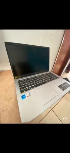Vendo notebook Acer - está com problema no cabo flat
