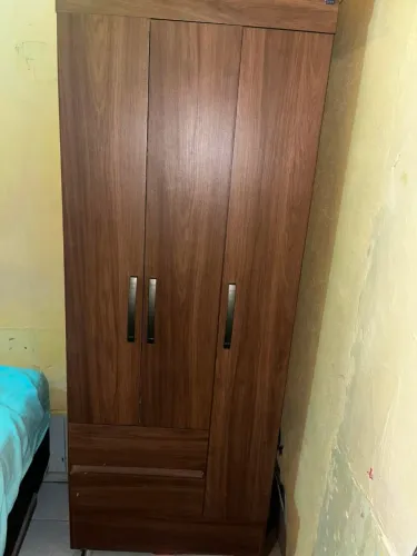 Vendo ar condicionado.cama box casal ,guada roupa solteiro,tv sansung  48pol