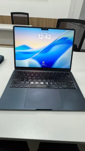 MacBook Air 13" Apple M3 (8GB RAM / 256GB)