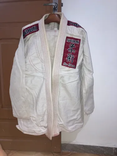 2 Kimonos de Jiu Jitsu (A2) - Preto e Branco | Leve os 2 com Desconto!