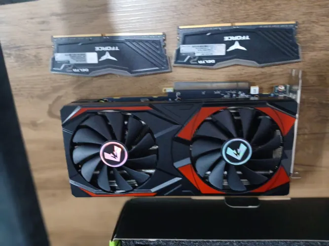 Placa de video rx5700 8gb e 16 de memória RAM ddr4 3000mhz