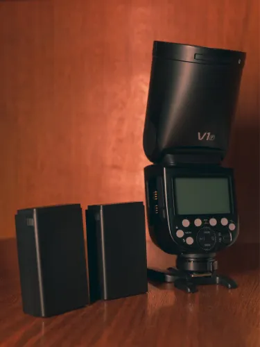 Flash Godox V1-F / Fujifilm + 2 Baterias e Difusor - Excelente Estado
