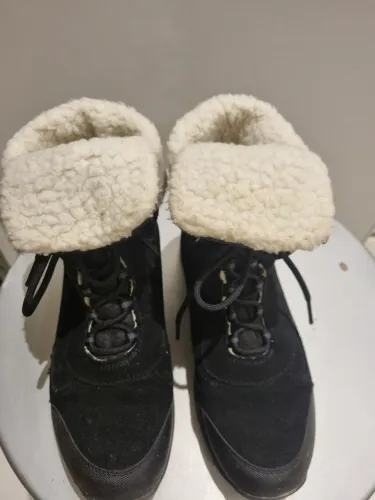 Bota para neve tamanho 39. Perfeita para caminhadas na neve e lugares muito frios